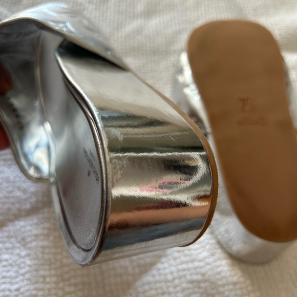 Louis Vuitton Silver Metallic Slide Sandals Size 40 gently used! Few scratches! - Picture 4 of 8